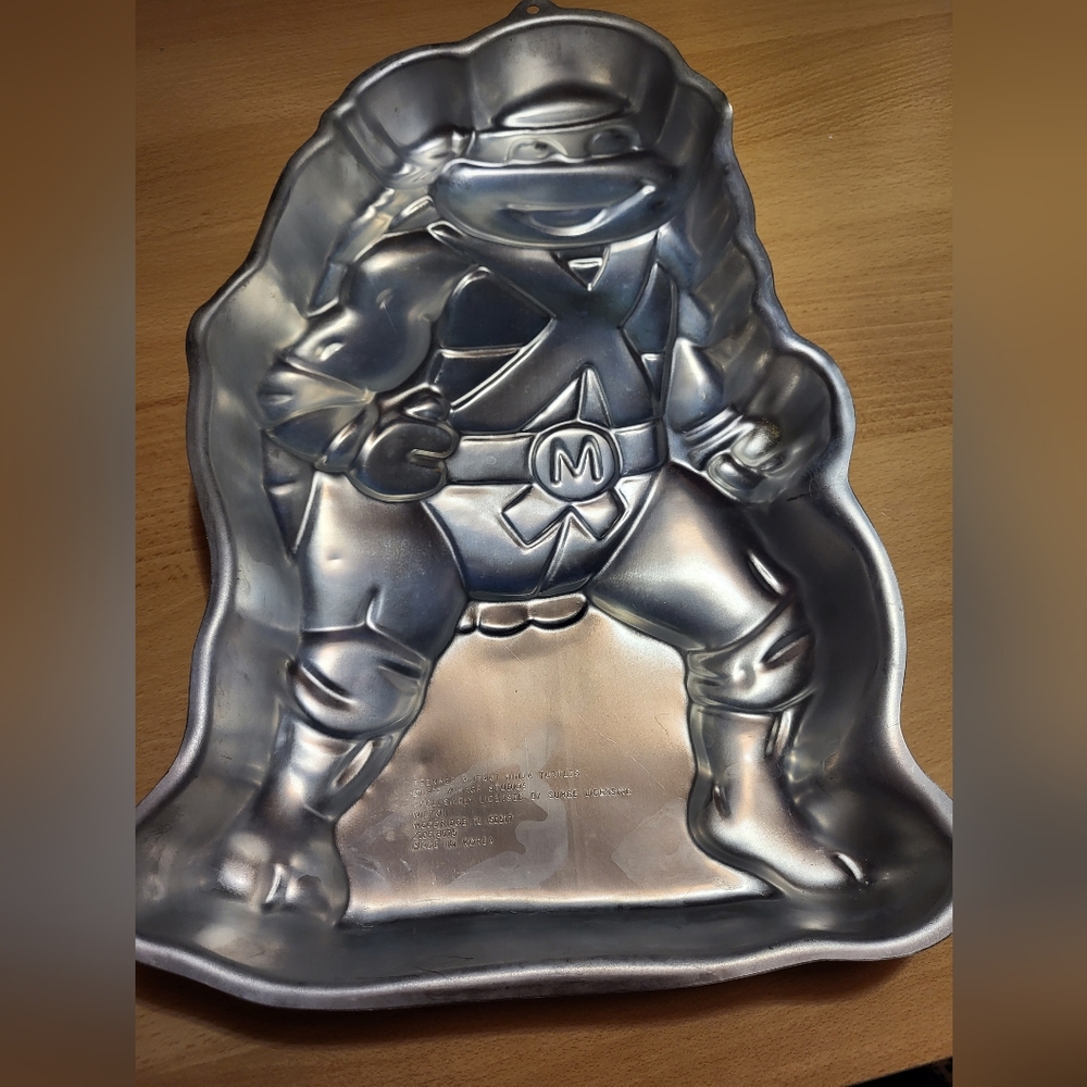 Wilton 1989 Ninja Turtle cake pan